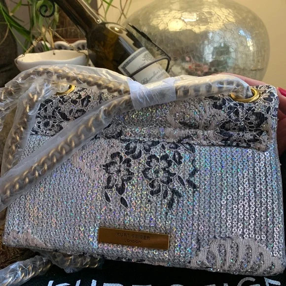 SOLD⛔️KURT GEIGER LONDON INBEDED Sequins floral Magnetic Flap Crosby/Shoulder - Picture 6 of 17